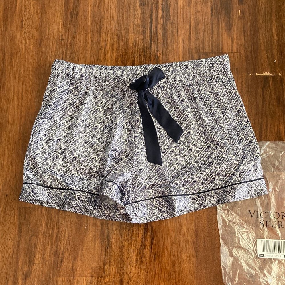 NEW Victoria’s Secret Black Patterned Pajama Shorts Size Small Front Tie NWT